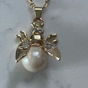 Bee yellow tone pearl necklace